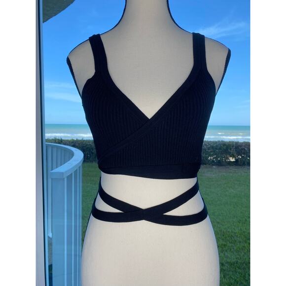 OLIVACEOUS Black Crop Top Sz M - Picture 1 of 5
